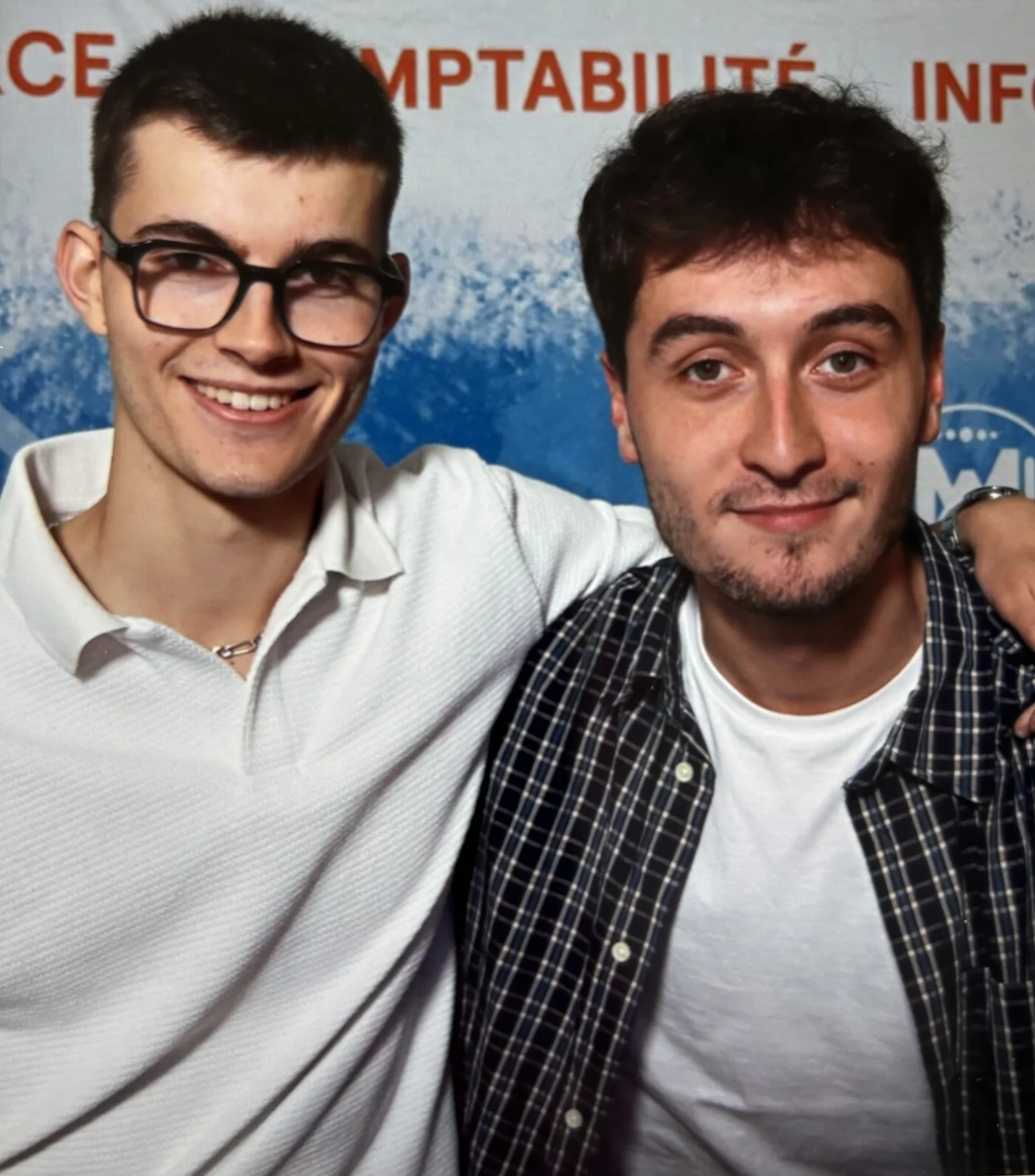 Les deux associés de Les deux web, côte à côte